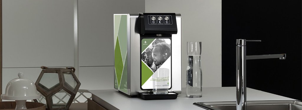 Afgelopen weken is het enorm warm geweest. Gunt u uw medewerkers ook ijskoud water? Met onze nieuwe waterkoeler is dit geen probleem meer. Daarnaast sponsort u ook water voor ontwikkelingslanden! 💦#water #waterkoeler #ijskoud #zomer #warmte #verkoeling #hittegolf #madeblue