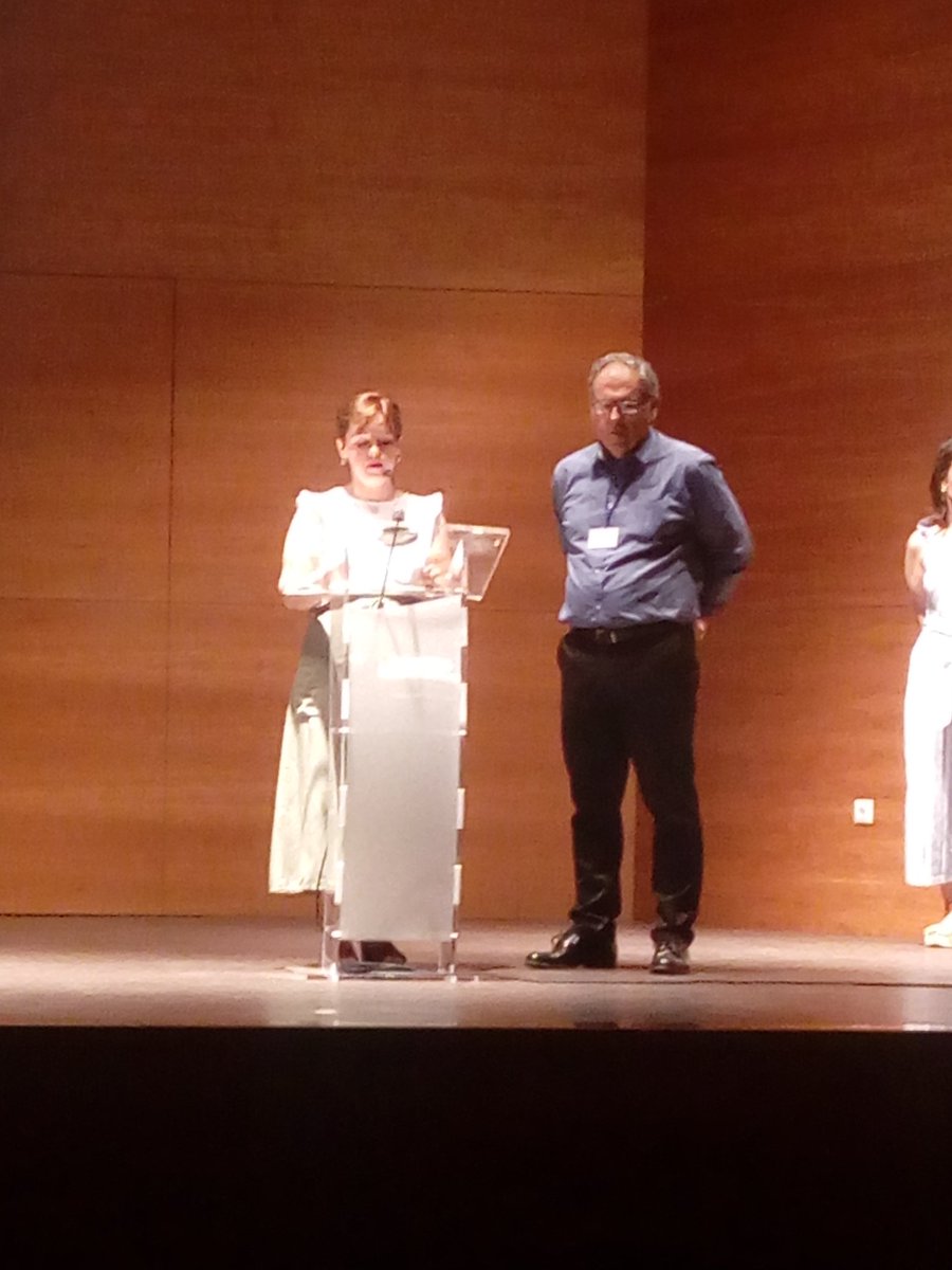 Seguimos en #InterLanzaderasSevilla. Nuesta compañera <a href="/Lromero56/">Leito Rc</a> nos ha representado en el escenario, comentando las diferentes #emociones y #sensaciones que hemos vivido en nuestra Lanzadera. ¡Gracias!  👏👏 #CamaSeLanza2019