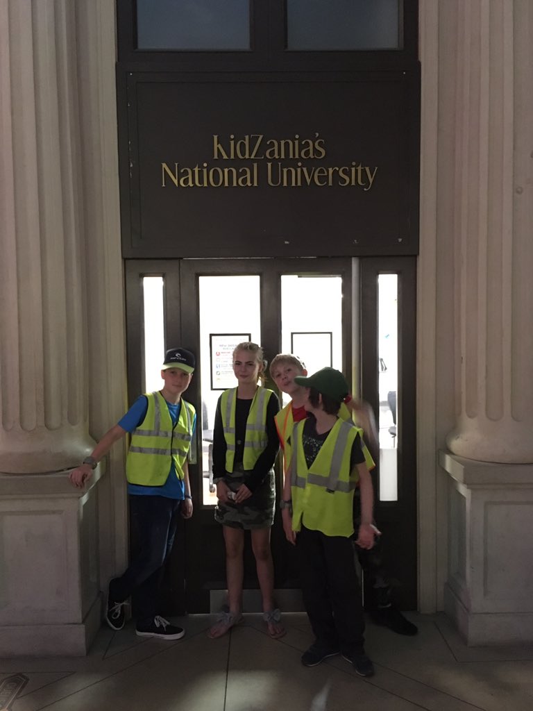 BowhillPS's tweet photo. Just graduated! https://t.co/zCuKG3Kb0c