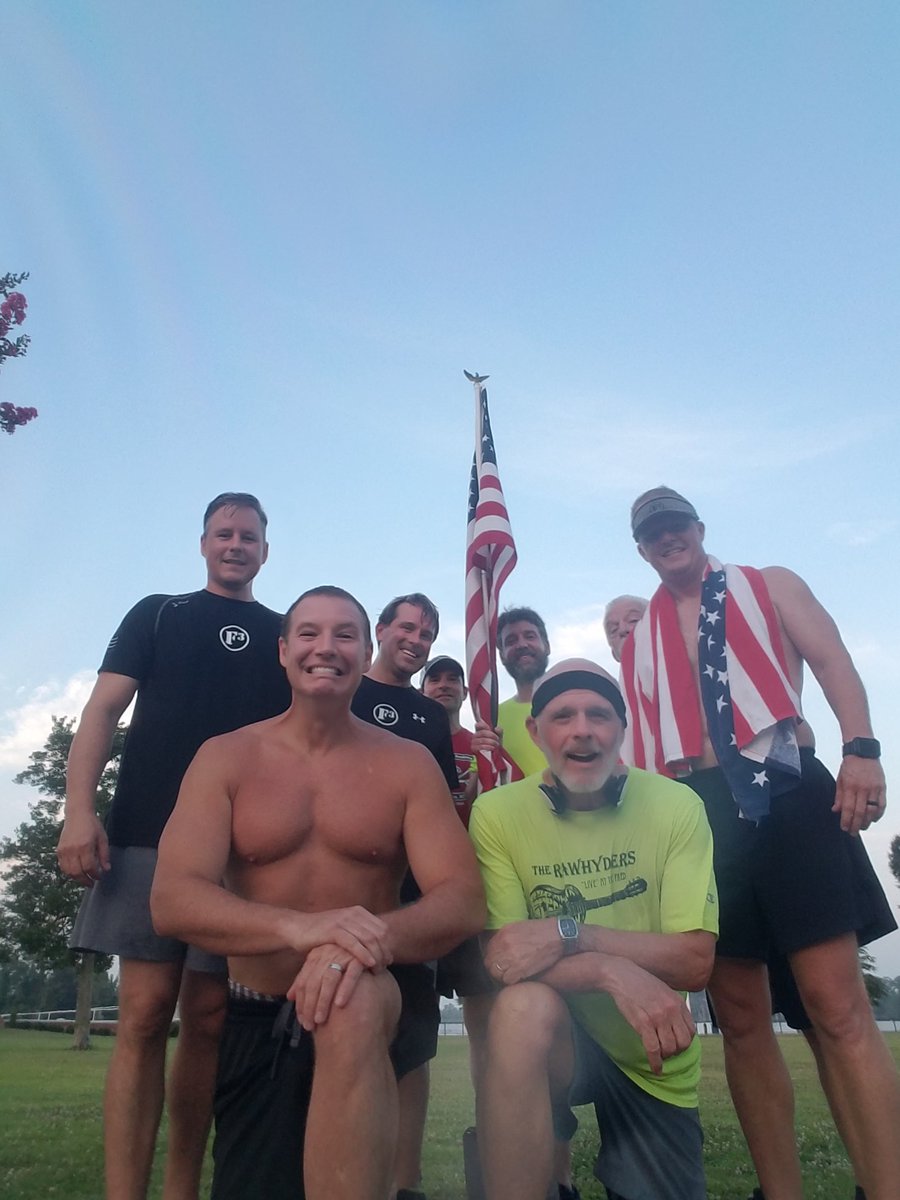 packwbb_jerry's tweet photo. 8 @F3WashingtonNC Brothers ran to get bigger, stronger and faster. #ruckwednesday https://t.co/Kqo6wkJ1F6