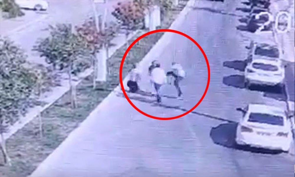 Mardin Devlet Hastanesi’nde doktor çifte, istedikleri raporu vermediler diye saldırdılar!
tele1.com.tr/mardin-devlet-…