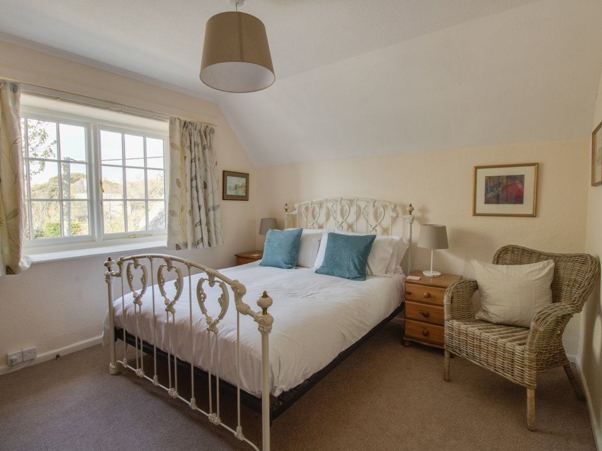 NEW! A new cottage to share with you today in picturesque Langton Herring. East Cottage is a pet-friendly cottage sleeping 9 in 4 bedrooms with 3 bathrooms. Pub a very short walk away, all the details at dorset-holiday.co.uk/weymouth-holid… #VisitDorset #petfriendly