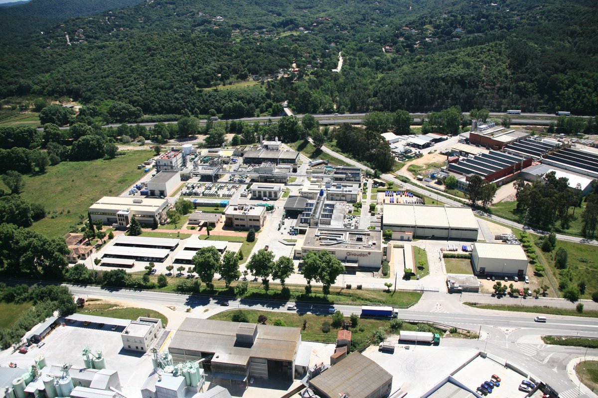 HycoolEU's tweet photo. Did you know that our partner @Givaudan has a target of reducing Scope 1&2 #GHG emissions by 30% between 2015 & 2030? 🏭#HyCool & its #solarheat tech are helping them reach that goal at the pilot site in #SantCeloni, Spain. Learn how: https://t.co/4tmxQ9DTSV https://t.co/G9U4e0tNB8
