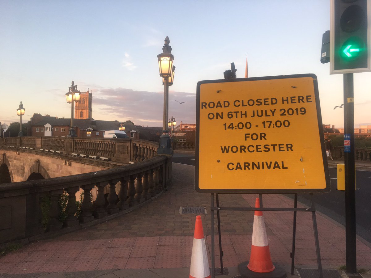 Roads closure signs are up it’s getting exciting now! 🎉💃☀️🍔🍦🏆🚛🎼🎪🎡#Worcestershirehour