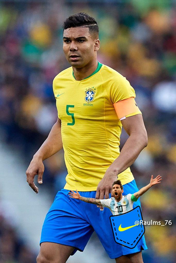 Raulms_76's tweet image. ULTIMA HORA| Los organizadores de la #CopaAmerica piden ayuda para localizar a Messi, la última vez que fue visto estaba en el bolsillo de Casemiro.