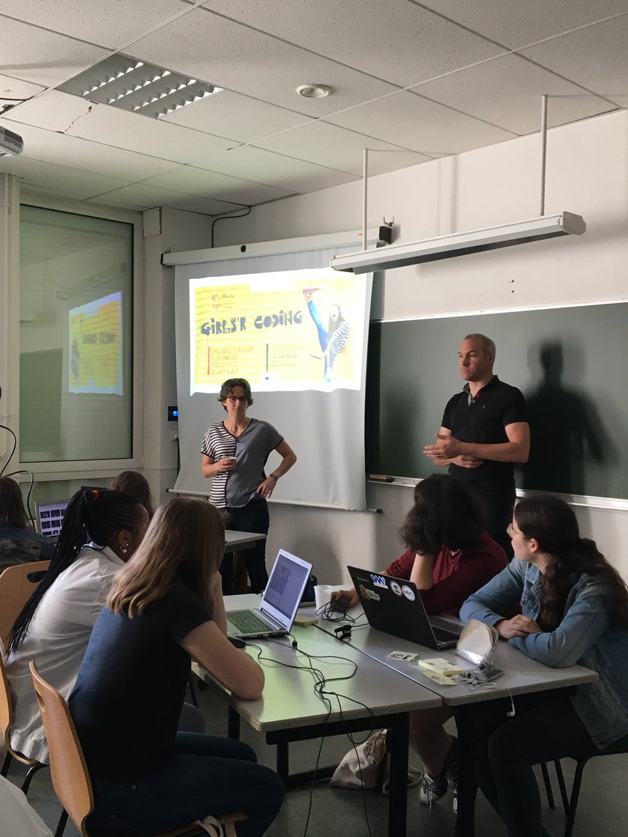 ilikeitnum's tweet image. #GirlsRCoding 3 ème matinée - les filles continuent la création de leur page #web #html #CSS avec @empr1tedigitale @OdoVia Estelle &amp;amp; Emmanuel 👏 merci à eux de donner de leur temps pour #sensibiliser des 👩🏼👩🏻‍🦰 au #code #informatique