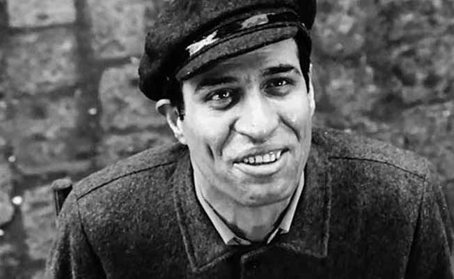 Sinemamızın en değerli isimlerinden Kemal Sunal'ı ölüm yıldönümünde saygı ve özlemle anıyoruz...