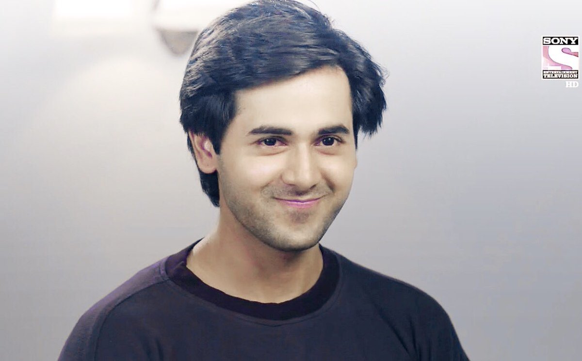 Ns_Niya5's tweet photo. #5YrsOfRandeepRaiInITV
#RandeepRai 🤗❤🎉🎉
#YehUnDinonKiBaatHai 
Congratulations @irandeeprai for completing 5 years in ITV 🎉🎉🎉🤗🤗❤😍 https://t.co/FevuUMLfO1