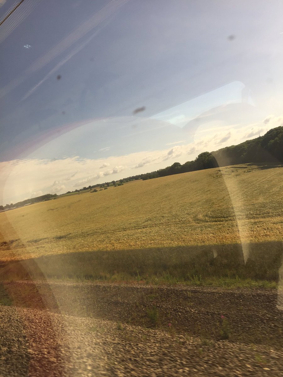elliesilson's tweet image. Team @sageuk #socialmedia and #content are on route to the big smoke, ready for a day of planning, mind mapping and sharing with our global peers! #readyforthis #fy20herewecome 🧠🗣👩🏼‍💻