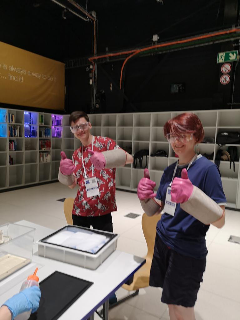 AbbieHope2's tweet image. @teesdaleschool #SCoolLAB #CERN making cloud chambers