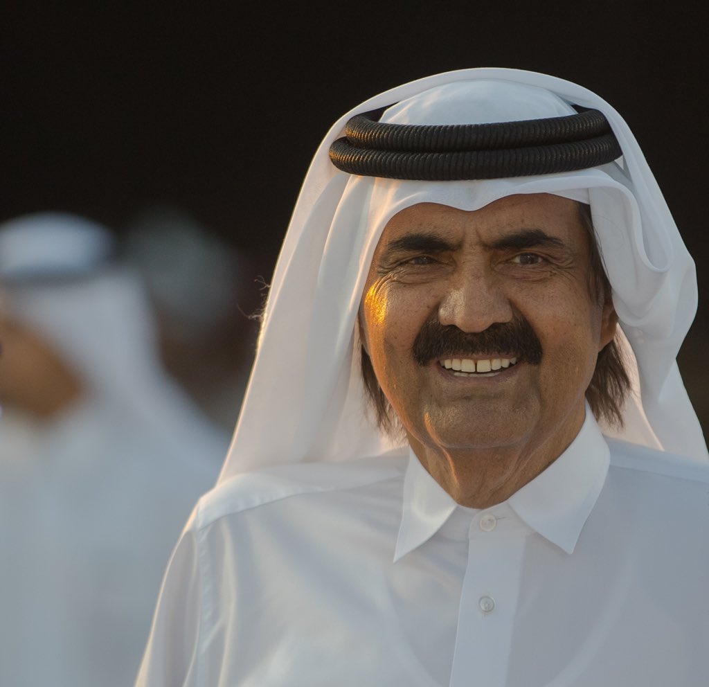 حمـد خيـل العليـا حمـد وانشـد الـديـوان
كـم صــدَّرت بـامـره مـكـارم اميـريـه 
حمـد خيـل العليـا حمـد وانشـد الشيـبـان
مــن دبــل لشعـبـه معـاشـات شهـريـه 
حمـد خيـل العليـا حمـد وانشـد الاوطــان