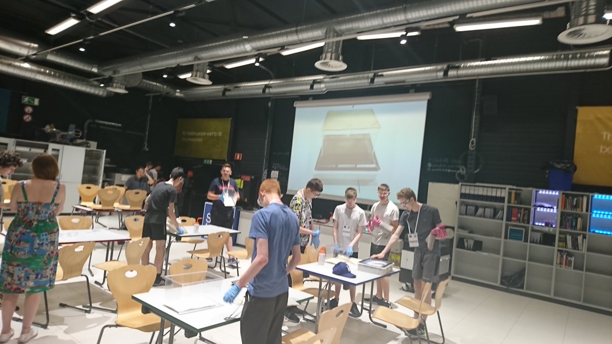 NobelSchoolUK's tweet image. Students at CERN building their own particle detectors #ScoolLAB #CERN