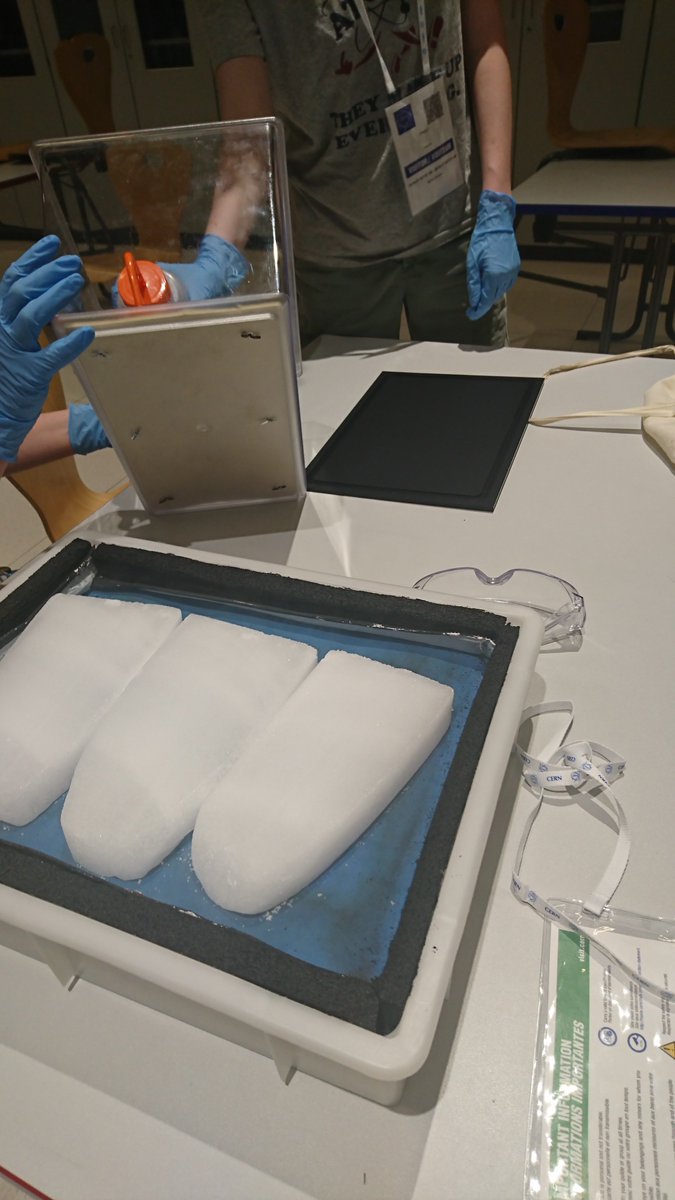 NobelSchoolUK's tweet image. Students at CERN building their own particle detectors #ScoolLAB #CERN