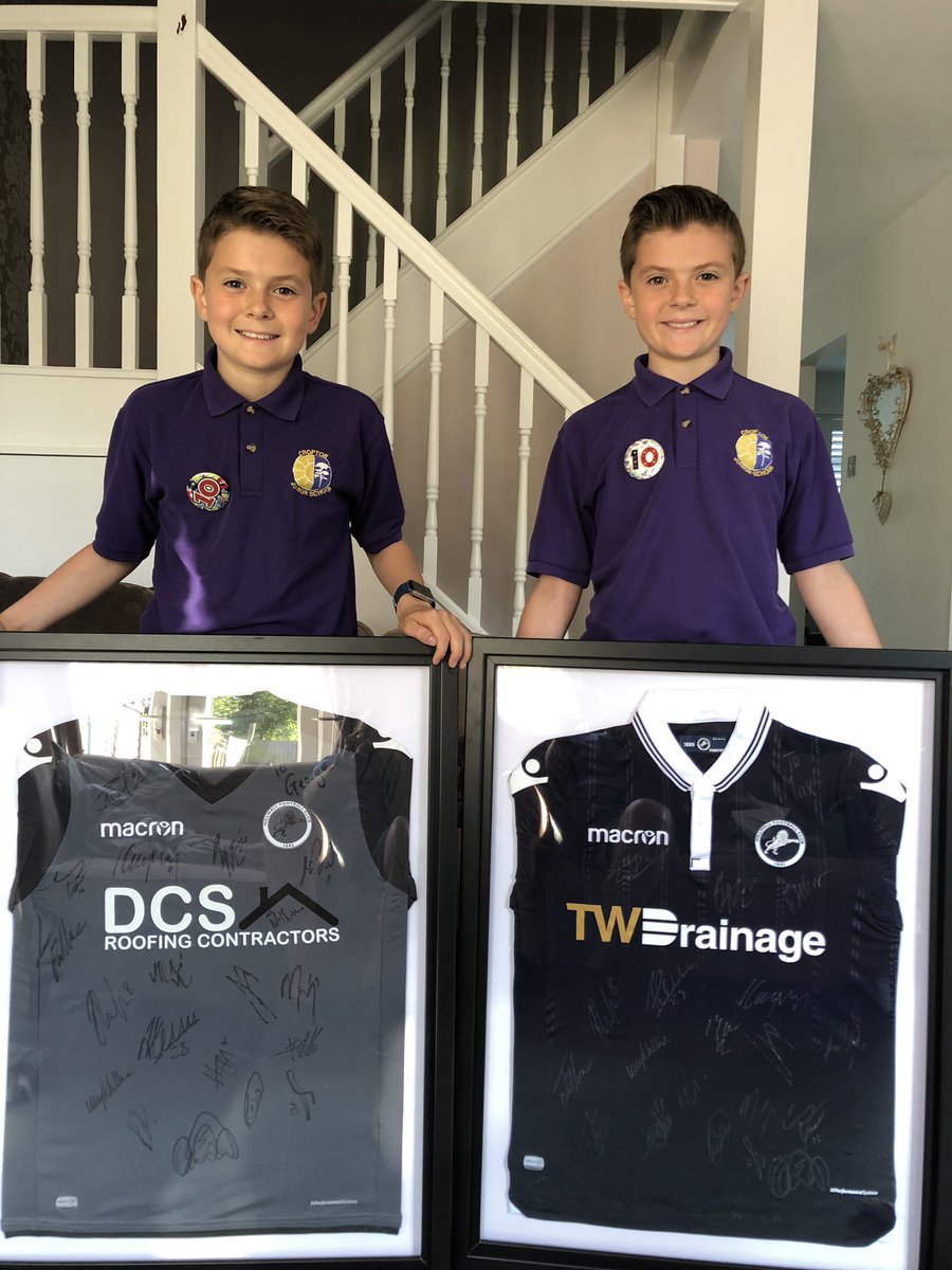 Many thanks @bennthompsonn for sorting out the @MillwallFC lads to sign their shirts. @zampathelion @jedwallace12 @lgreggers9 @MurrayWallace1 @AidenObrien22 @lendog18 @shaunywilliams6 @shaunhutchy23 @RyanTunnicliffe #MillwallFC #MFC #twins #Brothers #BestMates #10today 🦁 #happy