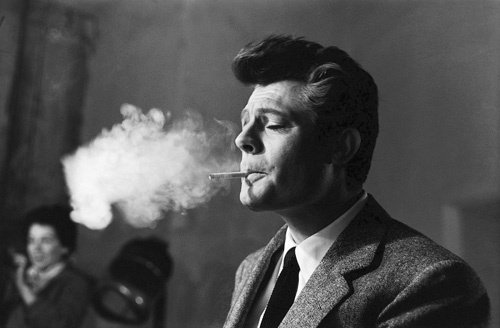 La dolce vita (1960) <a href="/Stasera_in_TV/">StaseraInTV</a> <a href="/Canale5mediaset/">Canale5</a> 0.30 Fellini rivive le notti di una capitale decadente, promiscua, tentatrice e insidiosa. Le musiche di Rota, Anita Ekberg nella fontana di Trevi, la bellezza di Roma, Mastroianni. Un capolavoro che rimarrà sempre attuale.