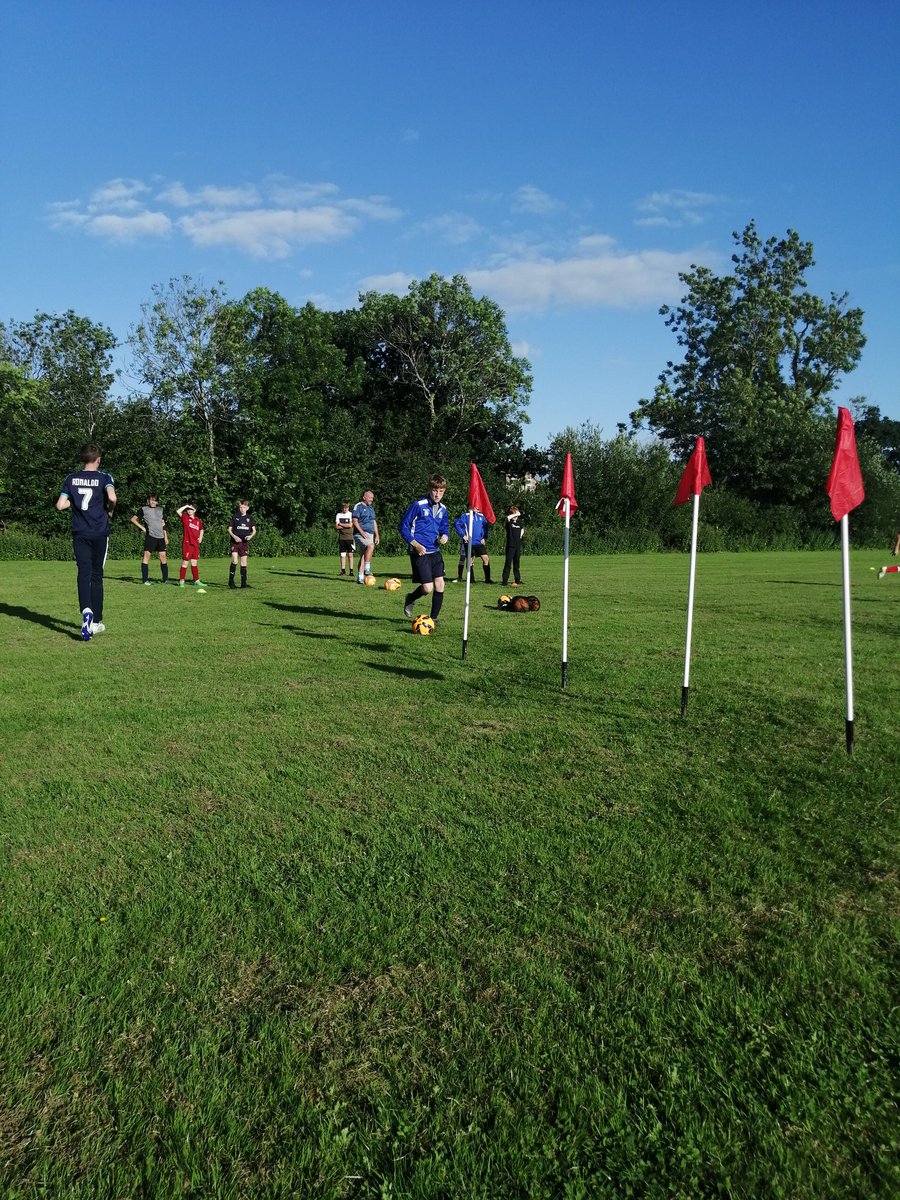 RhosdduU's tweet photo. The lads met up for for a good run out before we have a little break so good to @madkeeper giving the keepers a good work out and the lads doing abit of fitness work with @richiemcfc10 @DavidPicky79  everyone at the club would like to say thank you for all the help lately https://t.co/zB4HKE38sh