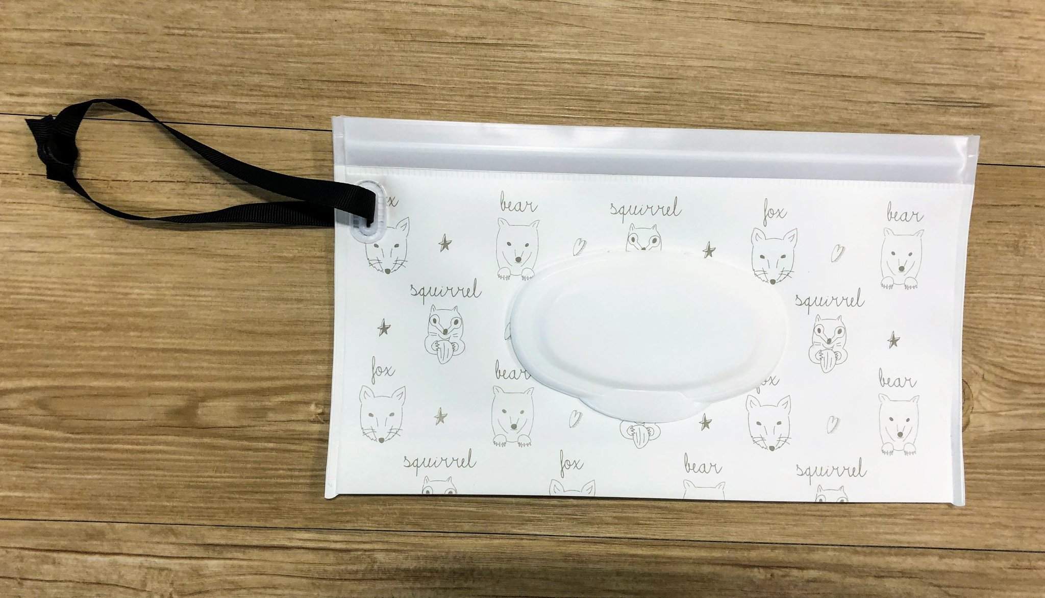 Cando キャンドゥ お気に入りのウェットティッシュを着せ替えよう 携帯式ウェットティッシュ収納袋 品番 ウェットシートケース ストライプ 白黒 品番 キャンドゥ 100均 ウェットシート ウェットティッシュ Cando キャンドゥ お気に入りのウェットティッシュを着せ替えよう 携帯式ウェットティッシュ収納袋 品番 ウェットシートケース ストライプ 白黒 品番 キャンドゥ 100均 ウェットシート ウェットティッシュ