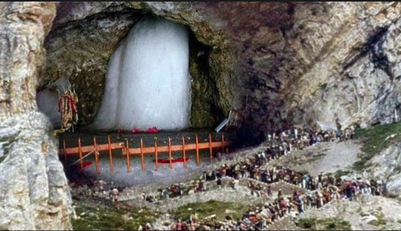 khalidakhalid18's tweet photo. Please do not politicize #AmarnathYatra2019 . Yatra has being going on peacefully since years. We People of #kashmir wholeheartedly welcome #yatrees but do not alienate us. Lift restrictions on local traffic movement. Religion should be used to bind people not to divide them. https://t.co/72Ids14g3S