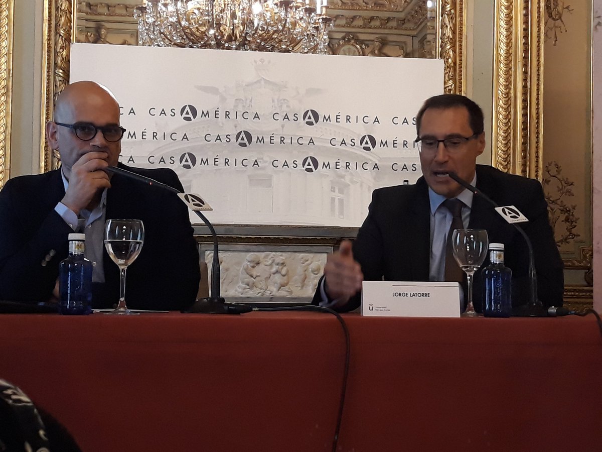 v_de_lorenzo's tweet photo. Gracias a la @urjc y a @FundConEspEEUU por haber organizado el curso de verano #ModayMuseos con motivo de la exposición #BalenciagaylaPinturaEspañola en el @museothyssen . La calidad de los participantes y sus intervenciones fue EXCELENTE https://t.co/cRQ5c4wOYo