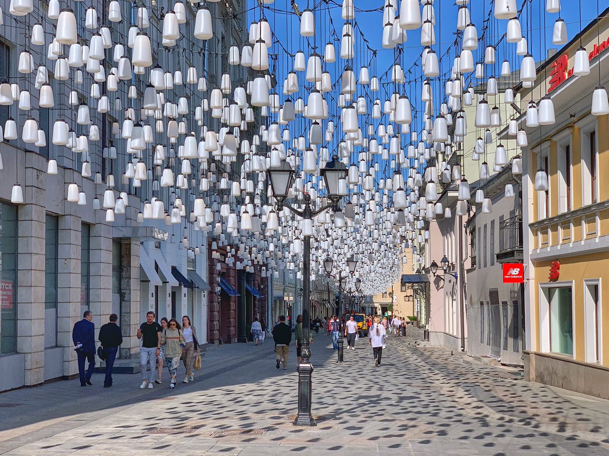 mommy_tanya's tweet image. Moscow is so pretty, all dressed up! 😍 And yes, after World Cup 2018 the amount of tourists has significantly increased. #Moscow #Москва