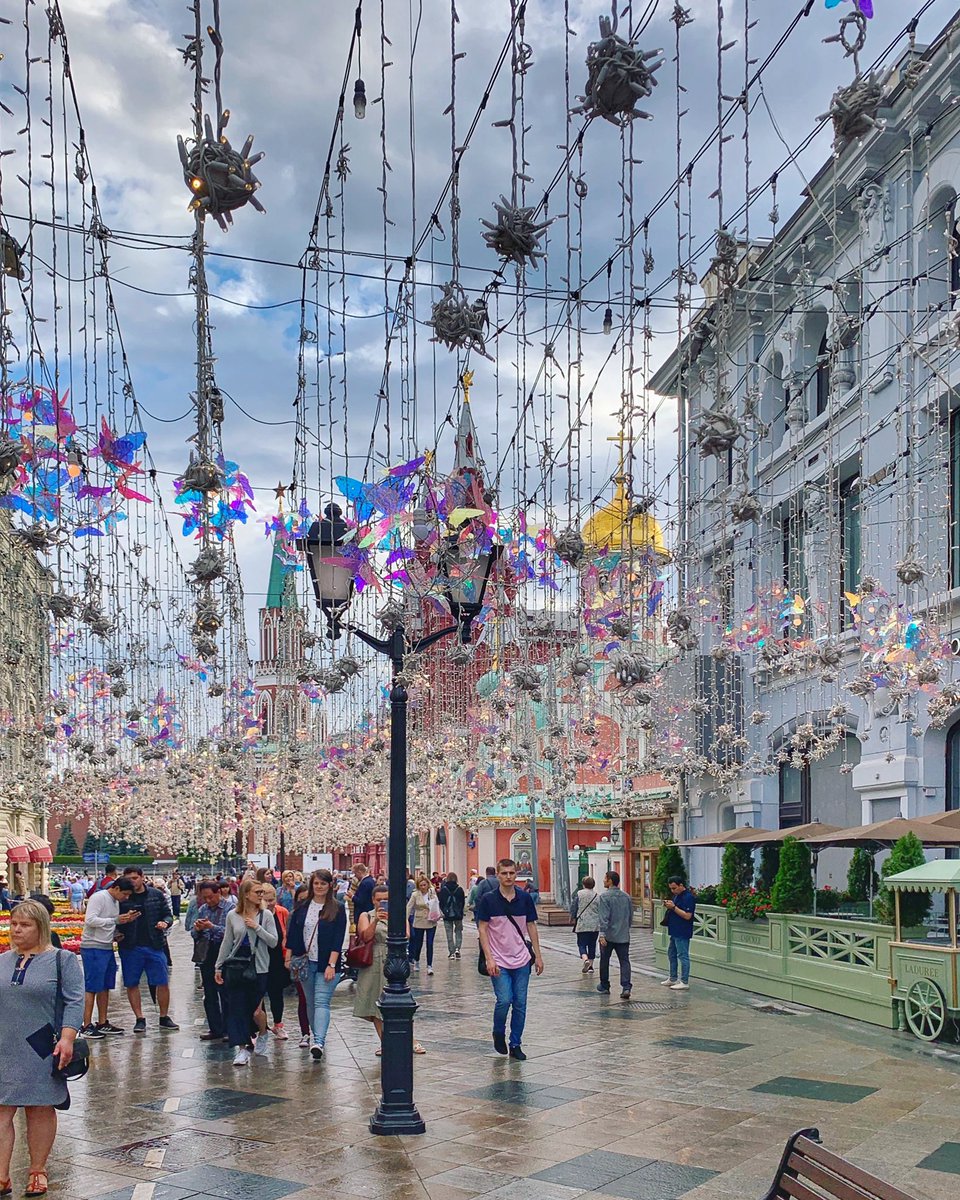 mommy_tanya's tweet image. Moscow is so pretty, all dressed up! 😍 And yes, after World Cup 2018 the amount of tourists has significantly increased. #Moscow #Москва