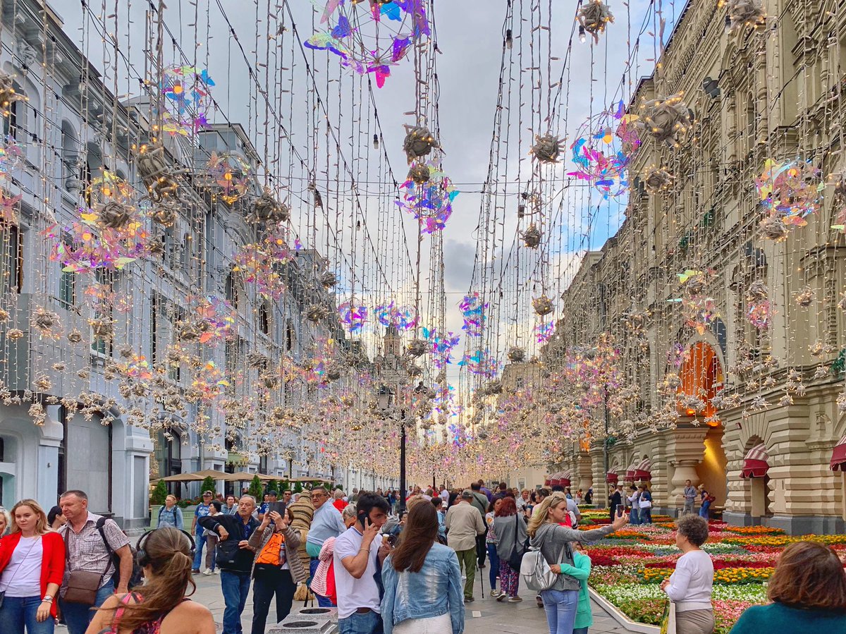 mommy_tanya's tweet image. Moscow is so pretty, all dressed up! 😍 And yes, after World Cup 2018 the amount of tourists has significantly increased. #Moscow #Москва