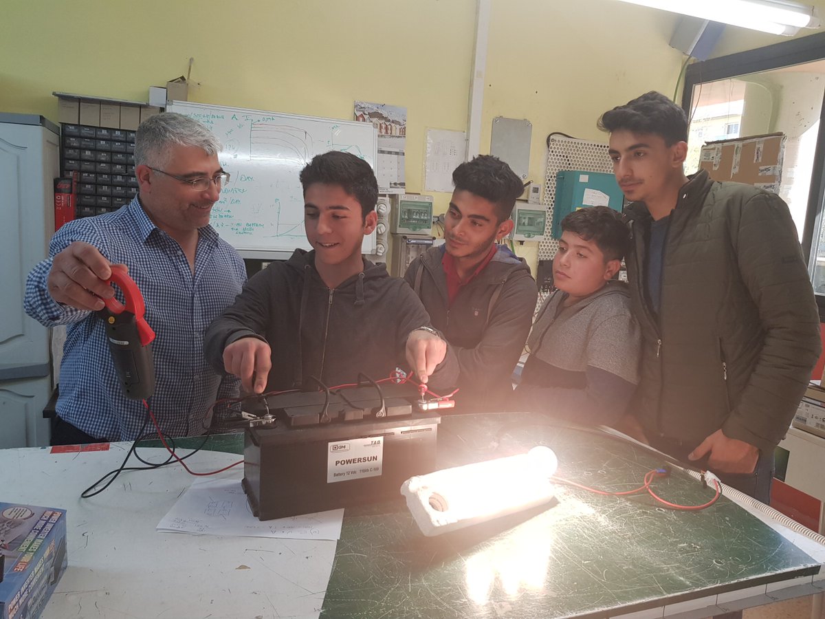 AvsallarH's tweet photo. Şimdi de biraz pratik yapalım. #avsallarrecepkaracacpal #avsallar #alanya #erasmus #spain #avrupastaj https://t.co/v0UEBuCxe7
