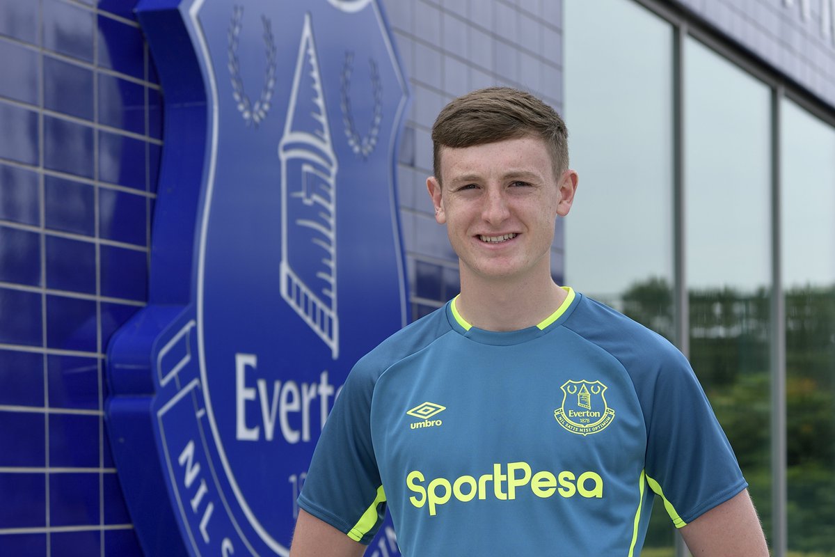 Everton's tweet photo. @manassemampala ✍️ | Young centre-back Joe Anderson has signed his first pro contract with #EFC.

Congratulations, Joe! 👏

➡️ https://t.co/Qt4elX4ALX https://t.co/ZN2KwoYGs7