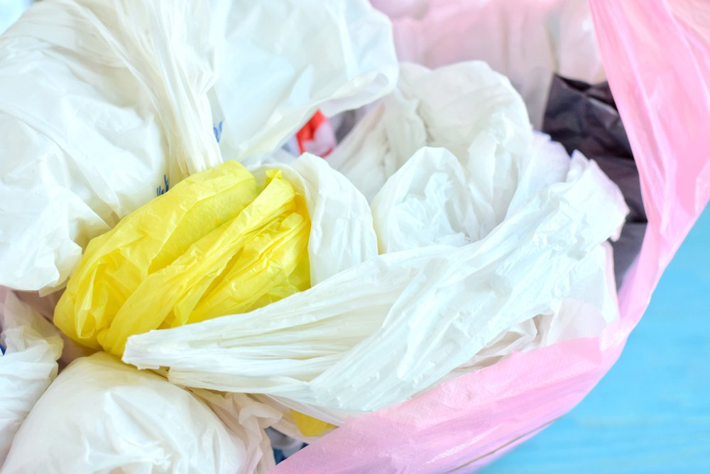 This #PlasticBagFreeDay, make a pledge to reduce your use of these  and tackle #plasticpollution. Don’t forget plastic bags are also no longer recyclable through our kerbside collections. #colplasticpledge colchester.gov.uk/colplasticpled…