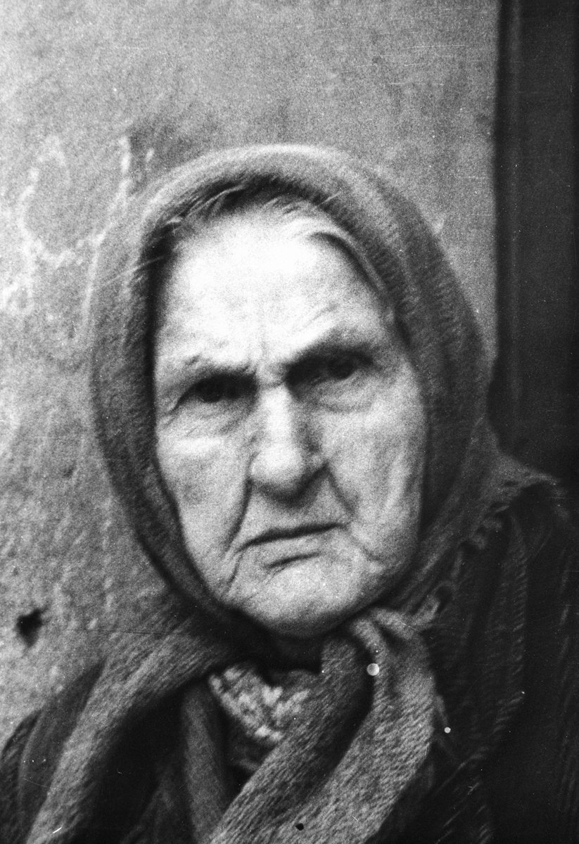 PLInst_Madrid's tweet photo. Mañana jueves se inaugura en @filmotecacat una #exposición sobre el #cineasta #polaco Krzysztof #Kieślowski. La muestra ha sido organizada  en colaboración con @PLInst_Madrid, Muzeum Kinematografii w Łodzi y AVA Arts Foundation. Hasta el 29 de septiembre. https://t.co/kzSr1wWquA https://t.co/Nbd9LuJ4Xx