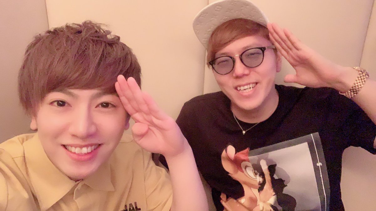 ヴァンビ ヴァンゆん S Tweet ヒカキンさんと2人でご飯行ってきたーｷｬ ﾟ ﾟ わざわざバンビtシャツ着てきてくれたし お高そうな手土産まで持ってきて下さって それはそれはもうただの神でした しかもヒカキンさんのお家にまで呼んで頂い