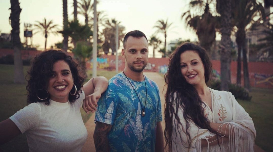 "Por tu amor" nuevo videoclip de @ElSandroBarna  en el que hemos colaborado Esther y yo!  Disponible en Youtube! youtu.be/HXyoY6UyYYo