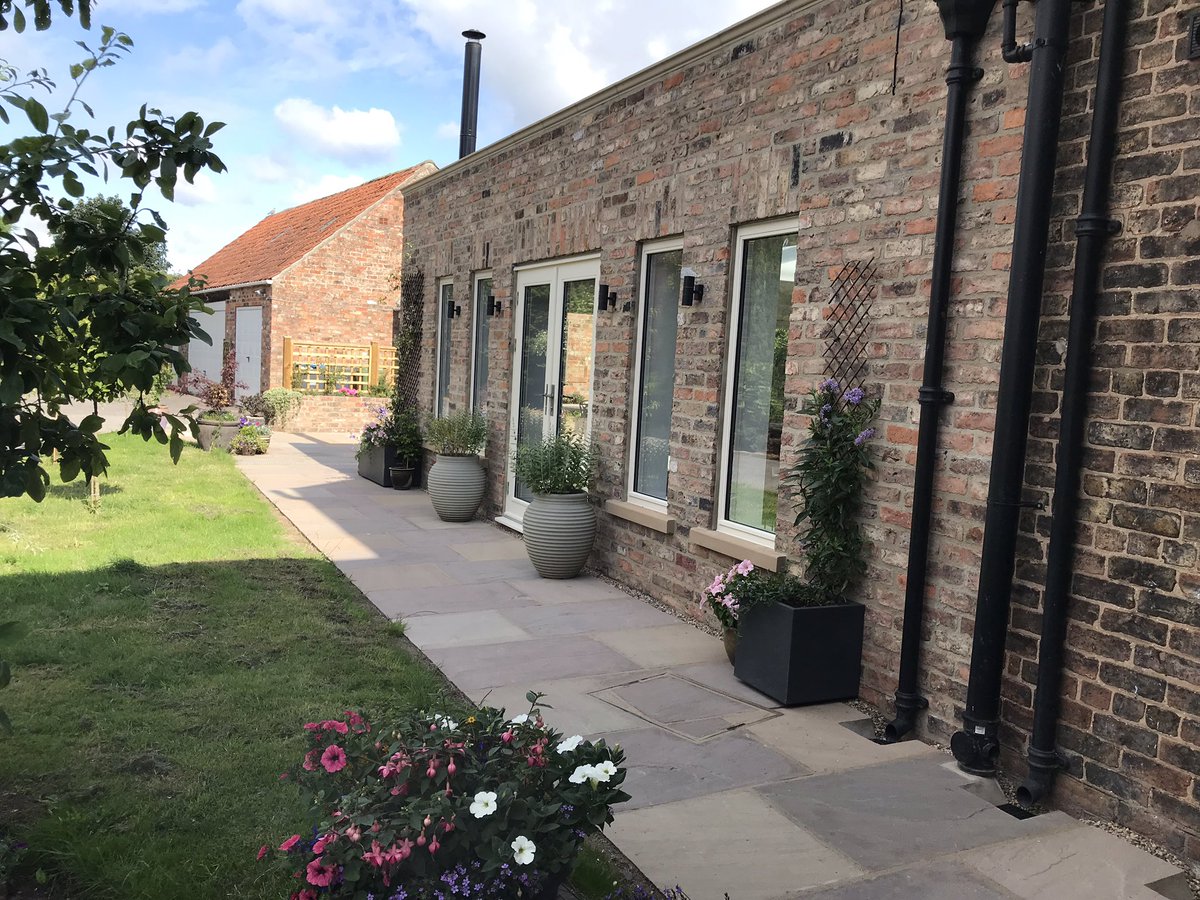 cohesion76's tweet photo. #cohesionconstructionltd completed this extension in 2018 and were asked to return with our landscaping team to to carry out 90m2 Indian Stone paving, raised brickwork bed, fencing and surface water drainage #groundworks #landscaping #paving #houseextension https://t.co/2jD7xcVsaf