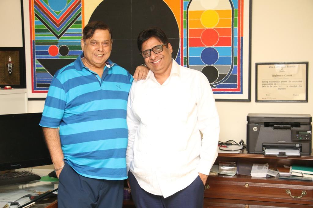 sidkannan's tweet photo. Celebrating d silver jubilee of their #iconicfriendship & making #superhit films like #CoolieNo1, #HeroNo1 & #BiwiNo1, David Dhawan & Vashu Bhagnani are now coming together for d adaptation of Coolie No 1, after glorious 25 years of release! All the best to the unbeatable combo! https://t.co/yeoECbWWCT