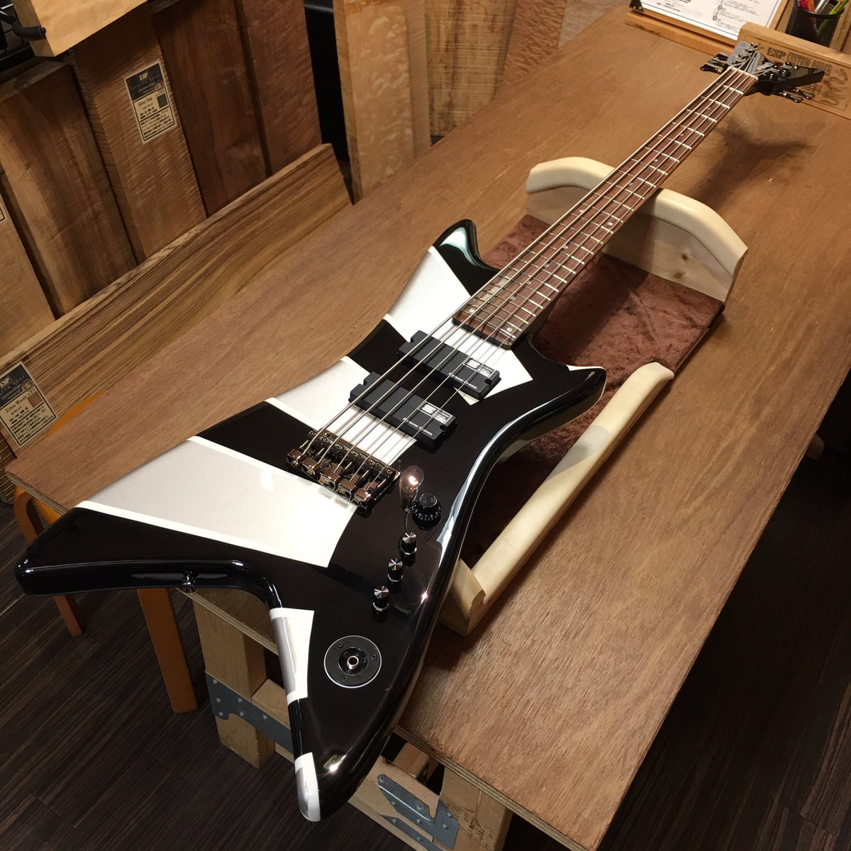 EDWARDS E-TT Black Rising Sun】 DIR EN GREYのベーシストToshiya氏の