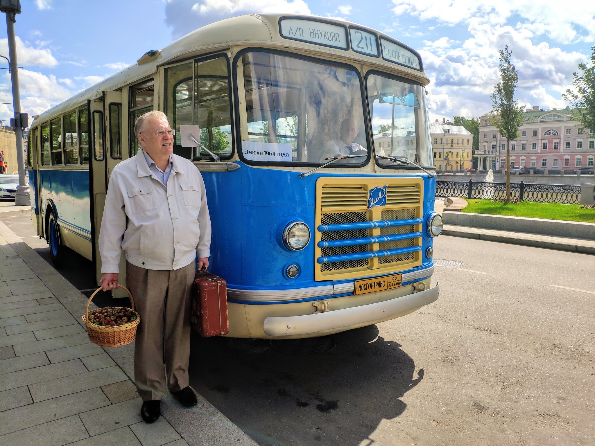 Пенсионер переезжает в москву