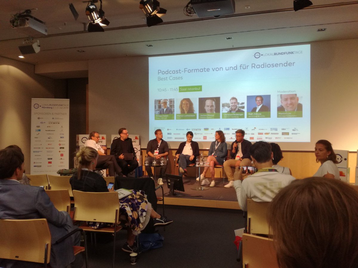 DDworatschek's tweet photo. “Podcast macht Spaß“ - einhellige Meinung bei der Diskussionsrunde mit @JochenMaass , @stuebi_hh , @radiogesicht , @Martliss , Marion Lichtenauer und Ralf Zinnow #LRFT19 https://t.co/jML1SyNHGZ