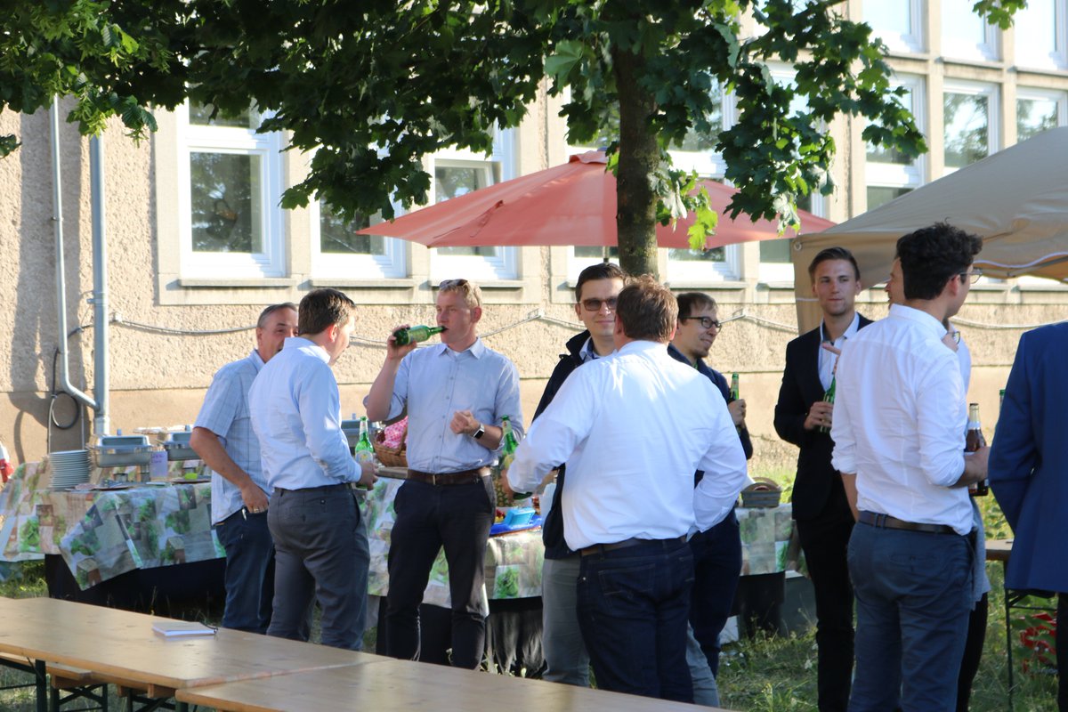 ndl_network's tweet photo. Digitalisierung im Livegespräch: Gestern traf sich das Netzwerk Digitale Landwirtschaft zum Austausch - Themen waren neben 5G, sozialen Medien, Podcasts und Webinaren auch der Datenschutz, die digitale Vernetzung von Lösungen im Betrieb und Herausforderungen der Praxis. https://t.co/x0r64KV9AD