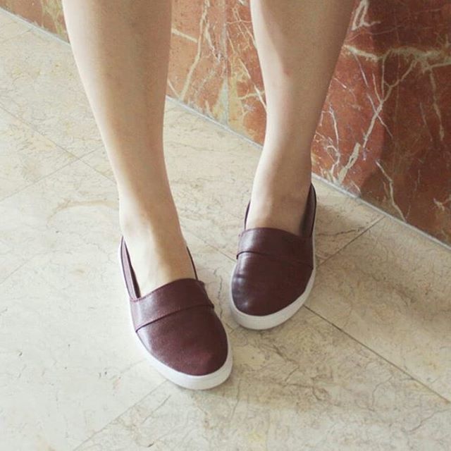 Faux Leather Slip On in Maroon
Rp 266.000,-
Get Discount 40% Off
Only Rp 159.600,- marc-stuart.com

#marcandstuart #sliponkulit #shoesale #shoestagram #sepatusantaiwanita #sepatukerenbanget #sepatukerencewe #shoesshop #sliponshoes #sepatukekinian #sepatukekiniankeren