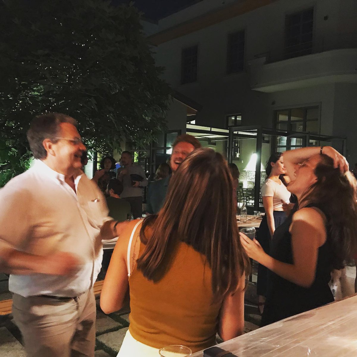 AltaviaItalia's tweet image. Qui ad Altavia lavoriamo sodo, impariamo e... ci divertiamo! #LaFestaDellaGrigliata #workhardplayhard #AgencyLife