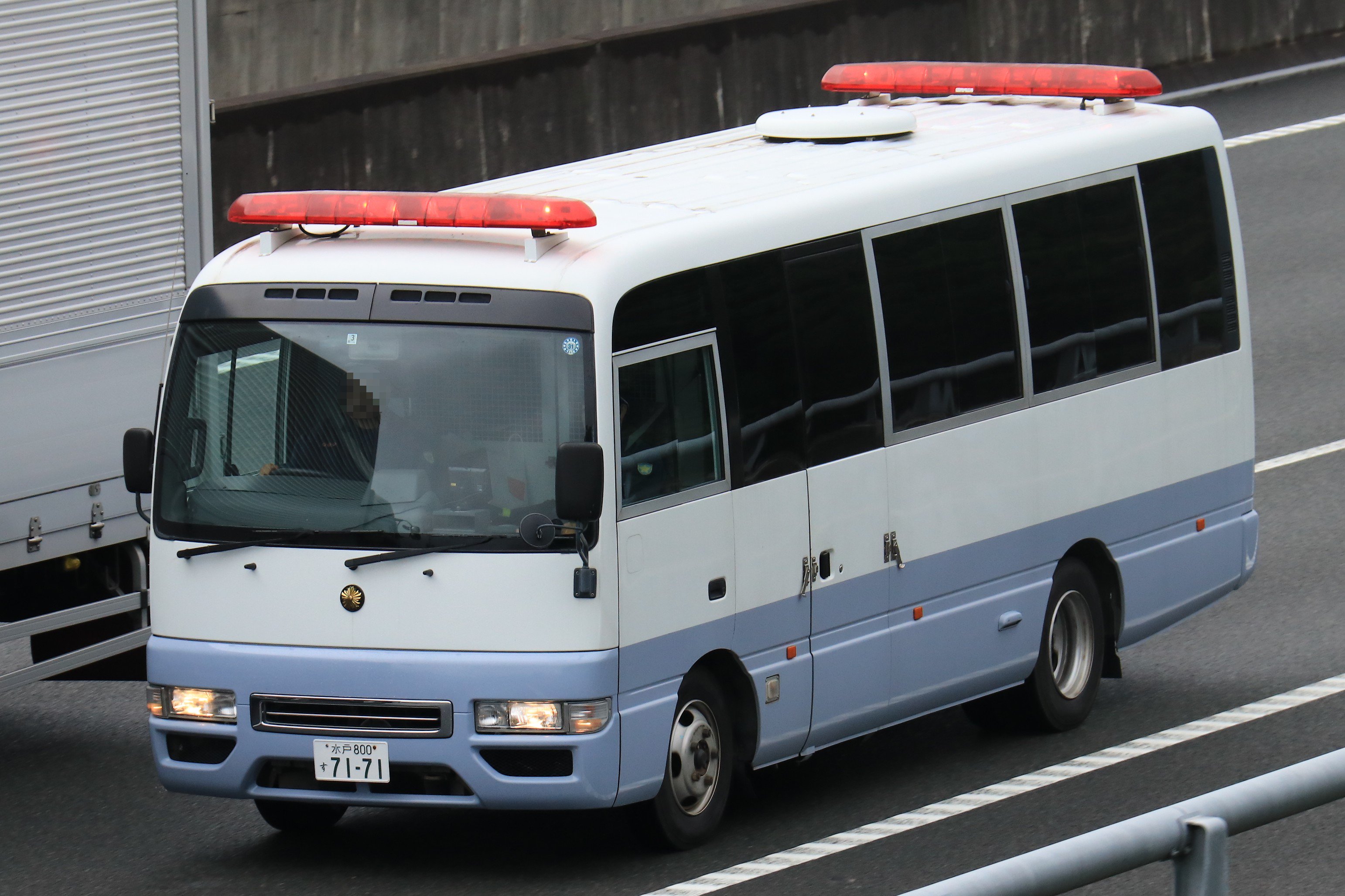 ヱｽ 茨城県警察 中型護送車 G警備に輸送車として派遣されていたジャーニー シビリアン中型護送車 T Co Yjidrqnp51 Twitter