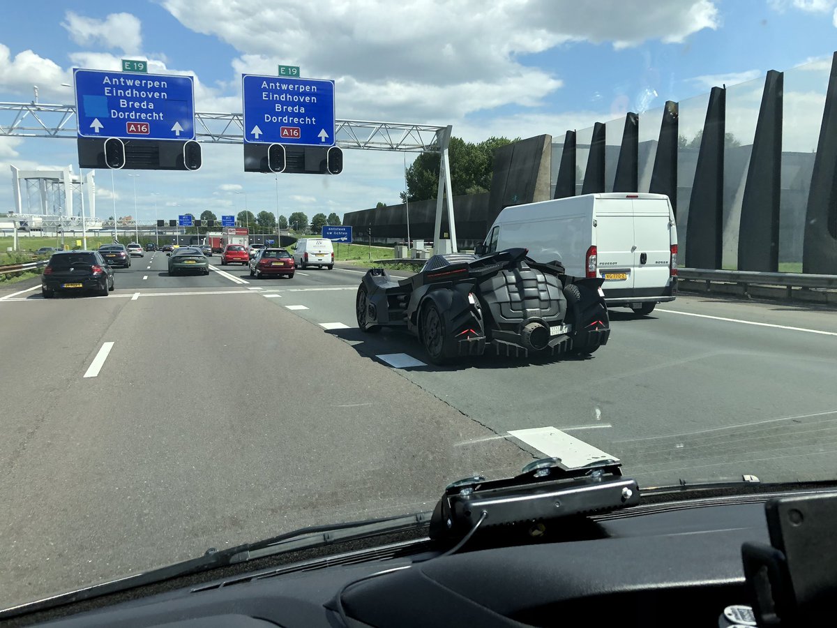 tompistorius's tweet image. Batmobiel???