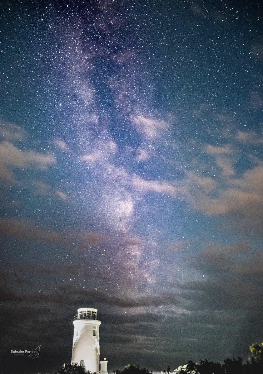 Ephraim Perfect (@ephraim_perfect) on Twitter photo The Milky Way streaked across the nightsky above <a href="/PortlandBirdObs/">Portland Bird Observatory</a>, with Saturn on display just above the observatory building! The Milky Way streaked across the nightsky above <a href="/PortlandBirdObs/">Portland Bird Observatory</a>, with Saturn on display just above the observatory building!