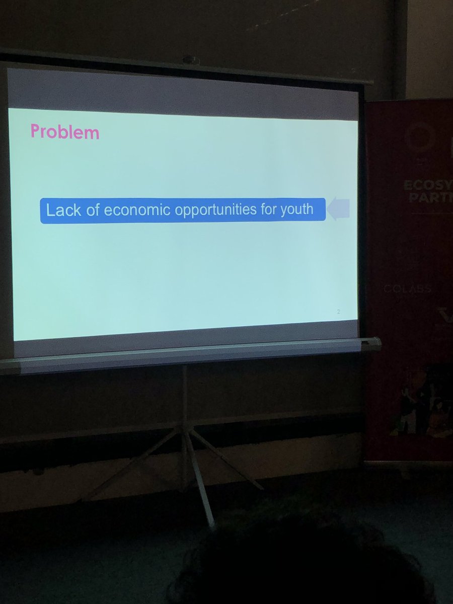 id92_pk's tweet photo. #ID92Cycle1 Startup @_FosterLearning’s Hira Javaid doing her thing! 🙌🏻 #ID92 #ThinkInnovateChange https://t.co/O2pTYgrfeh