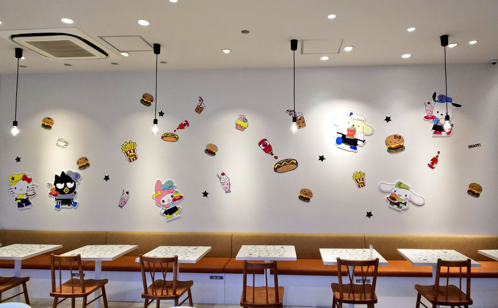 ぐでみん على تويتر カフェの内装はこんな感じでした 8日からのメンディーメニューも気になるので引き続き覗いてみようと思います サンリオキャラクターズカフェ サンリオ 原宿アルタ