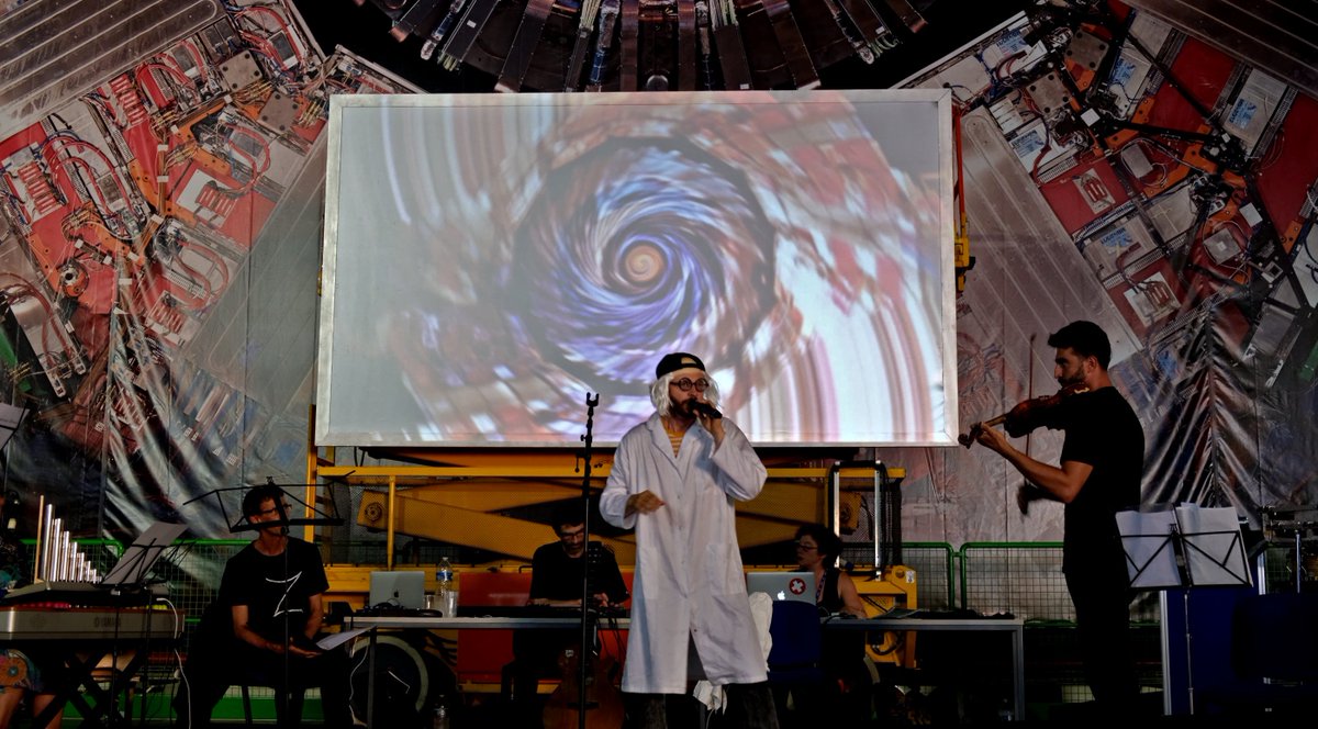 CMSExperiment's tweet image. How can CMS data be used for a show? We asked the LesAtomesDansants ensemble how they created the Subatomic Desire show from muon trajectories in CMS 🎼 🎭
@ArtatCMS 
cern.ch/go/ngd8