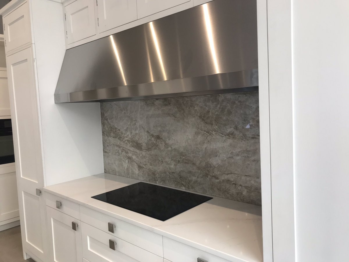 AbbiWestin's tweet photo. Stunning new bespoke hood on display at Bruce Sizeland in Esher. With inclined filters creating a fume catchment area - perfect for serious cooks!
P.s how beautiful is the splashback! π
.
.
#bespokeextraction #luxurykitchens #bespoke #makeityourown #seriouscook https://t.co/ylPTTZo15q