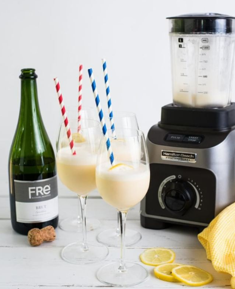 Want a refreshing treat to sip on this Fourth of July? Blend 1-cup of vanilla ice cream with ¾ cups of lemonade and 2-cups of our Sparkling Brut. Blend and enjoy! ✨addiegundry.com/theblog/2018/6…