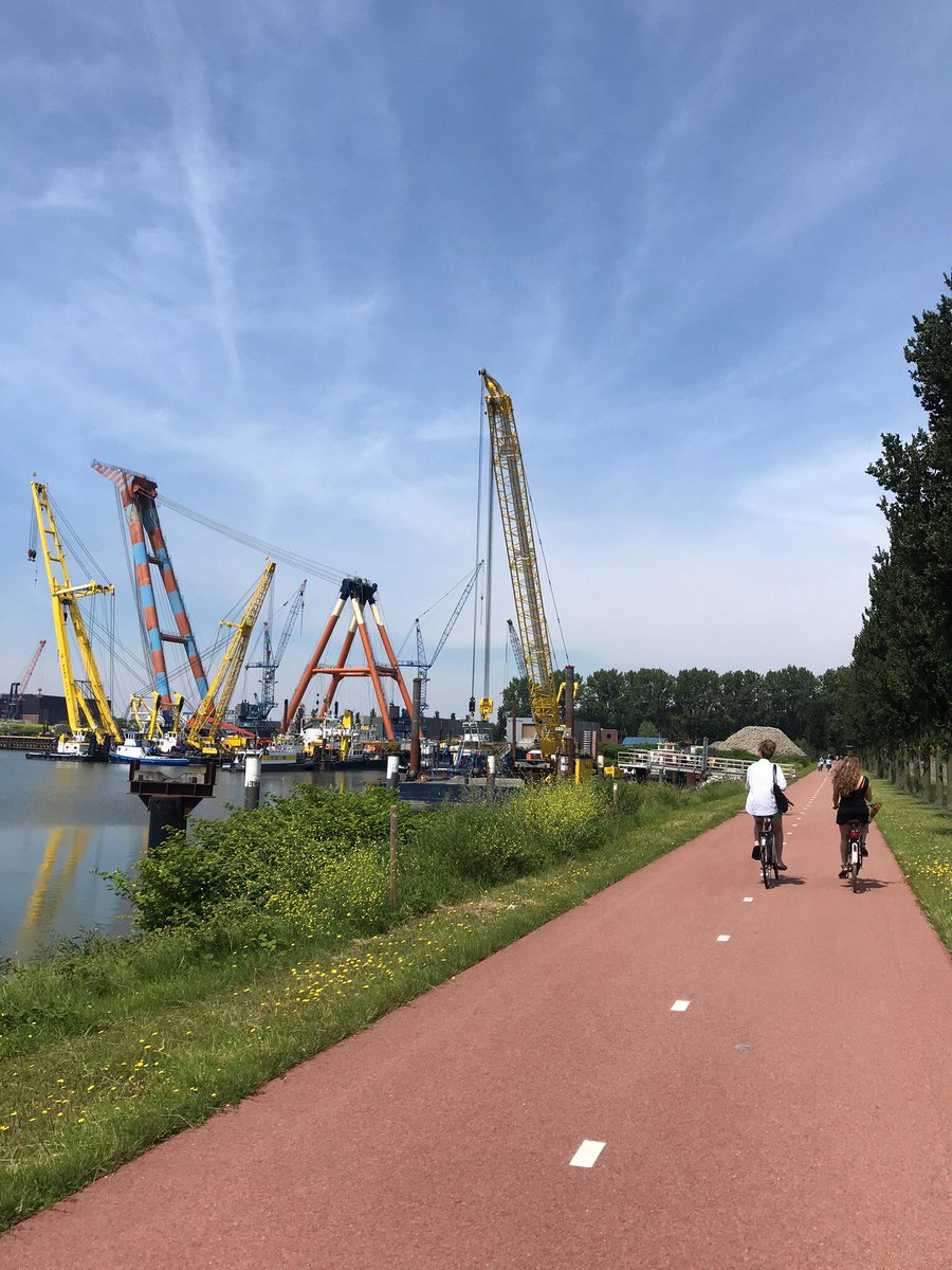 Did you know that Rotterdam has the biggest Port of Europe?!

Take the Spido Boat tour or jump on a bike and explore!

#rotterdamport #portofrotterdam #roomrotterdam #hostelroom #famoushostels