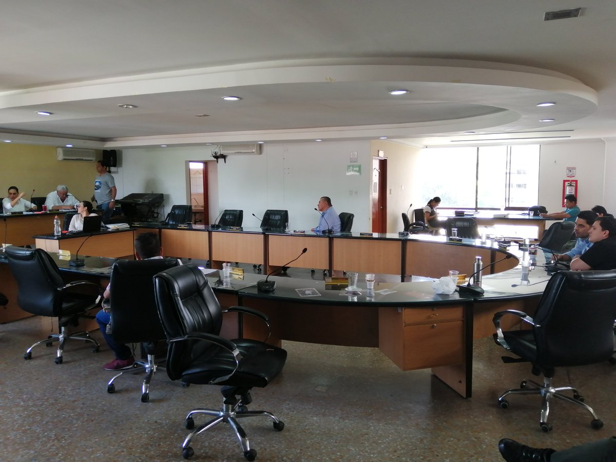 Hoy en control político sobre gestión del programa #LGBTI #Floridablanca viene la Secretaria de Desarrollo Social a decir maravillas falsas. Los concejales y la Defensoría del Pueblo brillaron por su ausencia
Falso que se haya cumplido el 60% de las metas. Daremos la pelea ✊🏻